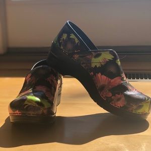 Sanita size 39 Clogs